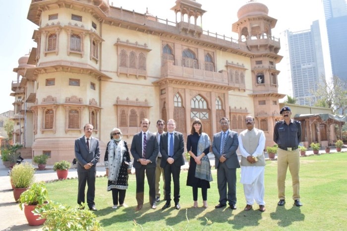 L to R: Provincial Ombudsman Sindh Ajaz Ali Khan; IOI President Chris Field and Chief of Staff to the President, Rebecca Poole alongside as well as senior staff of the Provincial Ombudsman Sindh and members of the travelling delegation.