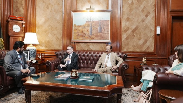 L to R: Governor of Sindh, the Honourable Kamran Tessori; IOI President Chris Field; Provincial Ombudsman Sindh Ajaz Ali Khan; Chief of Staff to the President, Rebecca Poole.
