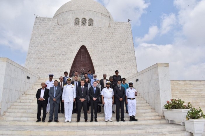 Dignitaries at the Mazar-e-Quaid Mausoleum.