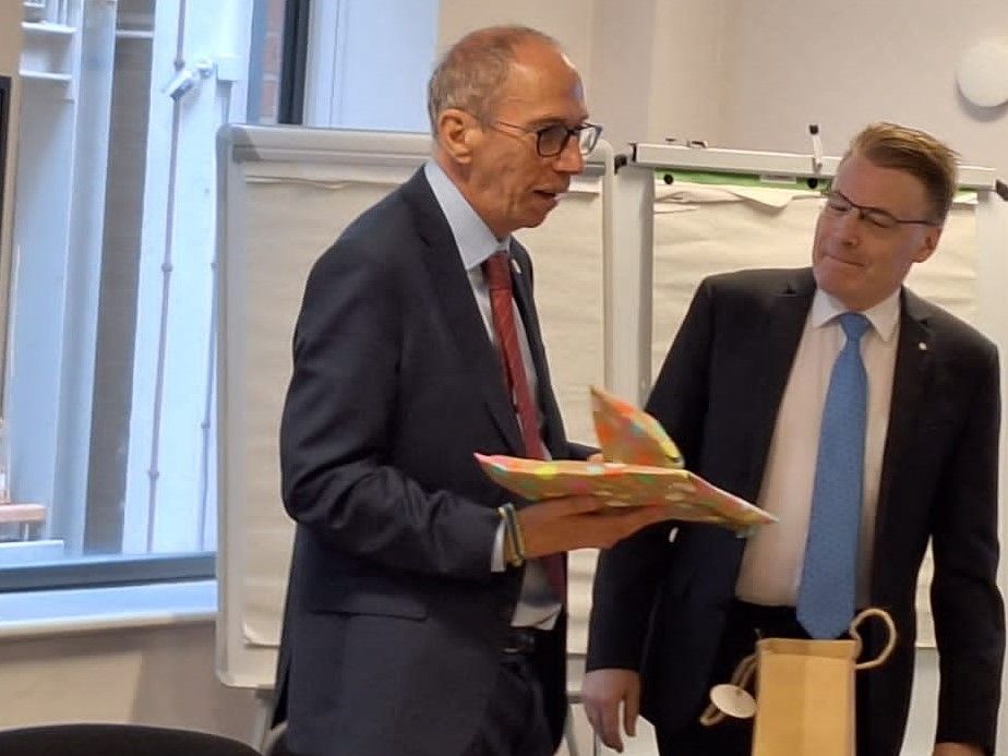 Parliamentary and Health Service Ombudsman of the United Kingdom, Rob Behrens CBE and IOI President, Chris Field PSM, at the Citygate offices in Manchester.